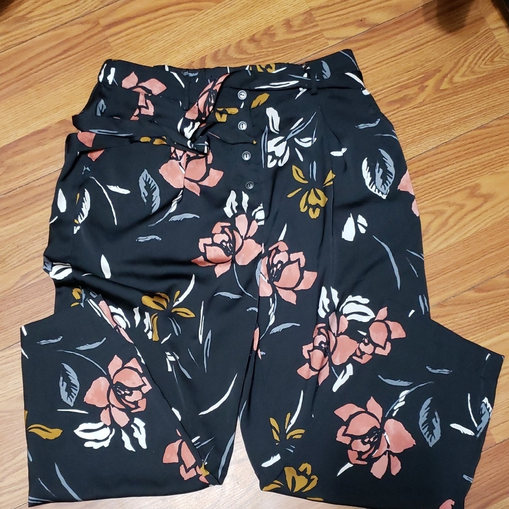 SALTWATER LUXE‎ Bohemian Relaxed Floral Black Crop Pants